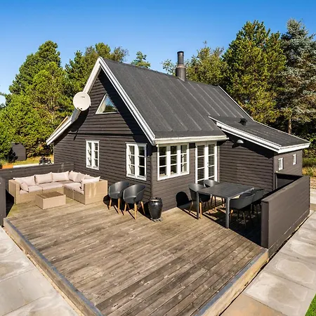 3 Bedroom Cozy In Blavand Holiday home Ho
