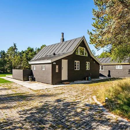 3 Bedroom Cozy In Blavand Holiday home Ho